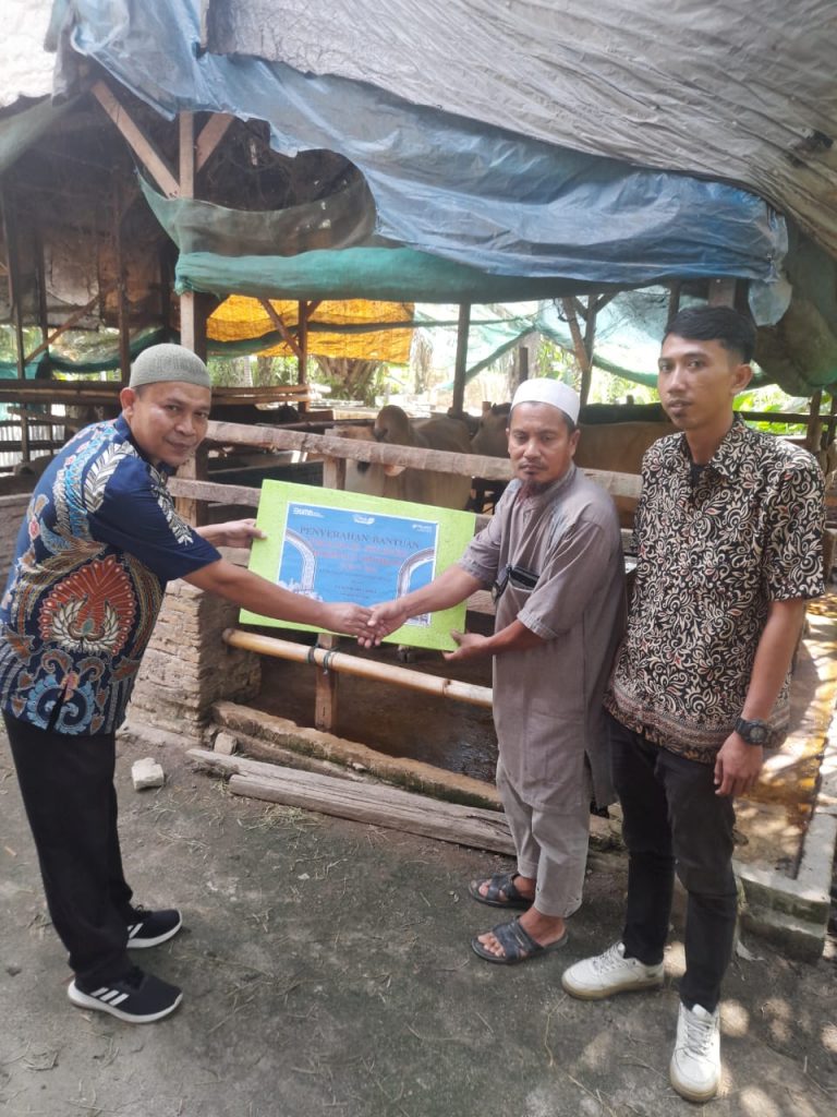 PT. Prima Pembangunan Kawasan (PT. PPK) Hands Over Sacrificial Animals in Kuala Tanjung Village